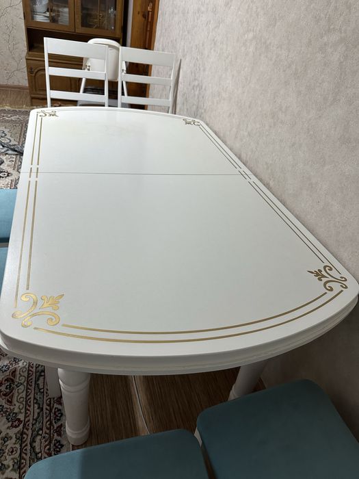 Продам стол со стульями.