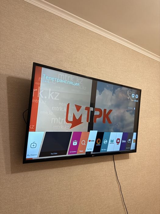 Продам Телевизор LED 43" (108 см) LG 43LH590V [FHD, Smart TV]