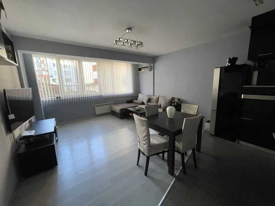 Дава се под наем Тристаен апартамент в София, Изток - 100 кв.м за 750 € - Снимка #1