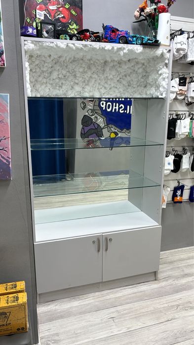 Шкаф стеклянный