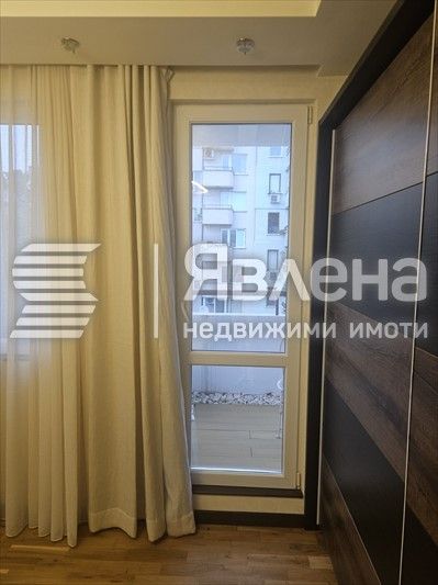 Дава се под наем Тристаен апартамент в Варна, Център - 100 кв.м за 1450 € - Снимка #7