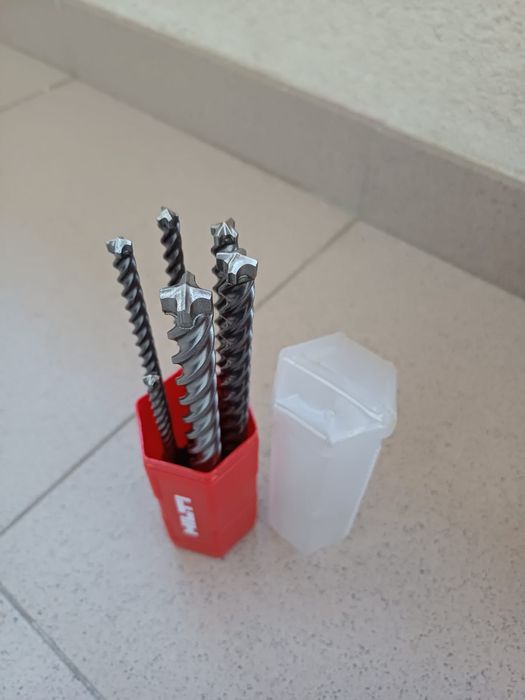 Vând acumulator,set burghie, cuie pistol hilti bx3,filetanta sbt 6-22