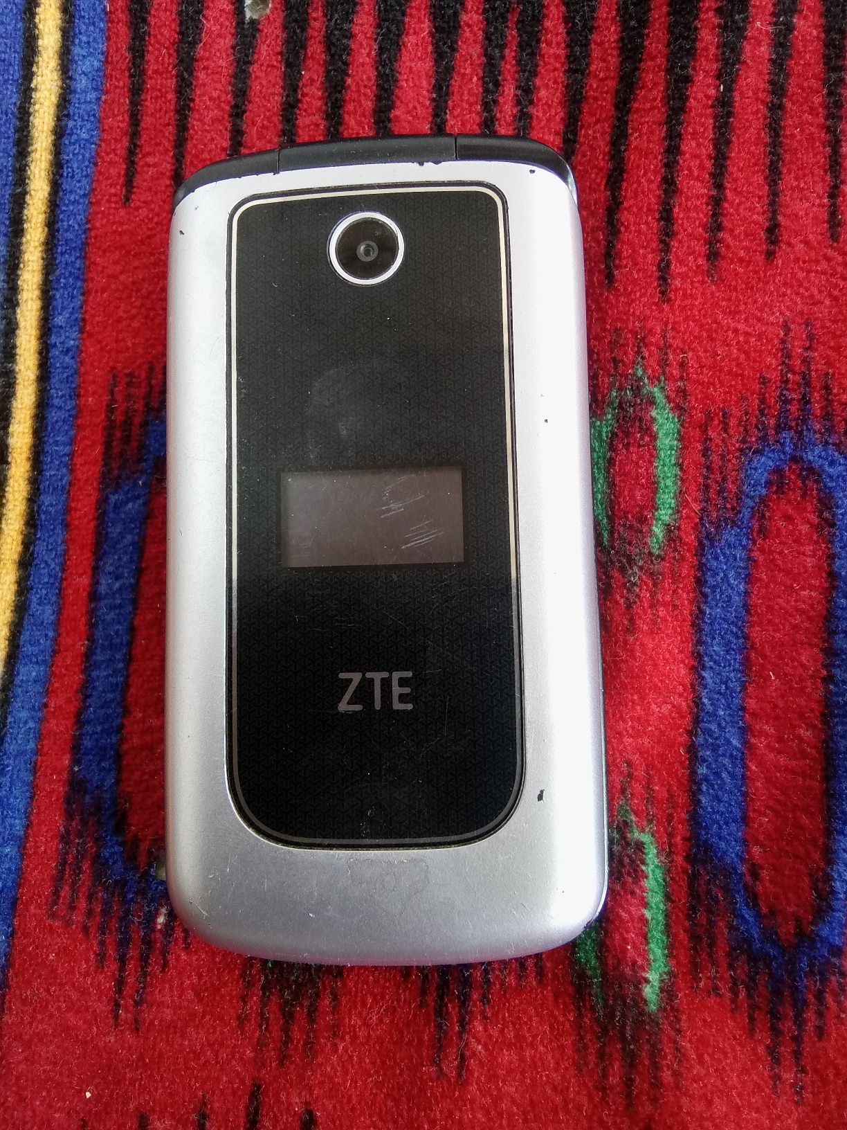 Продам телефон    ZTE  расклодушка  от перфектум мобайл