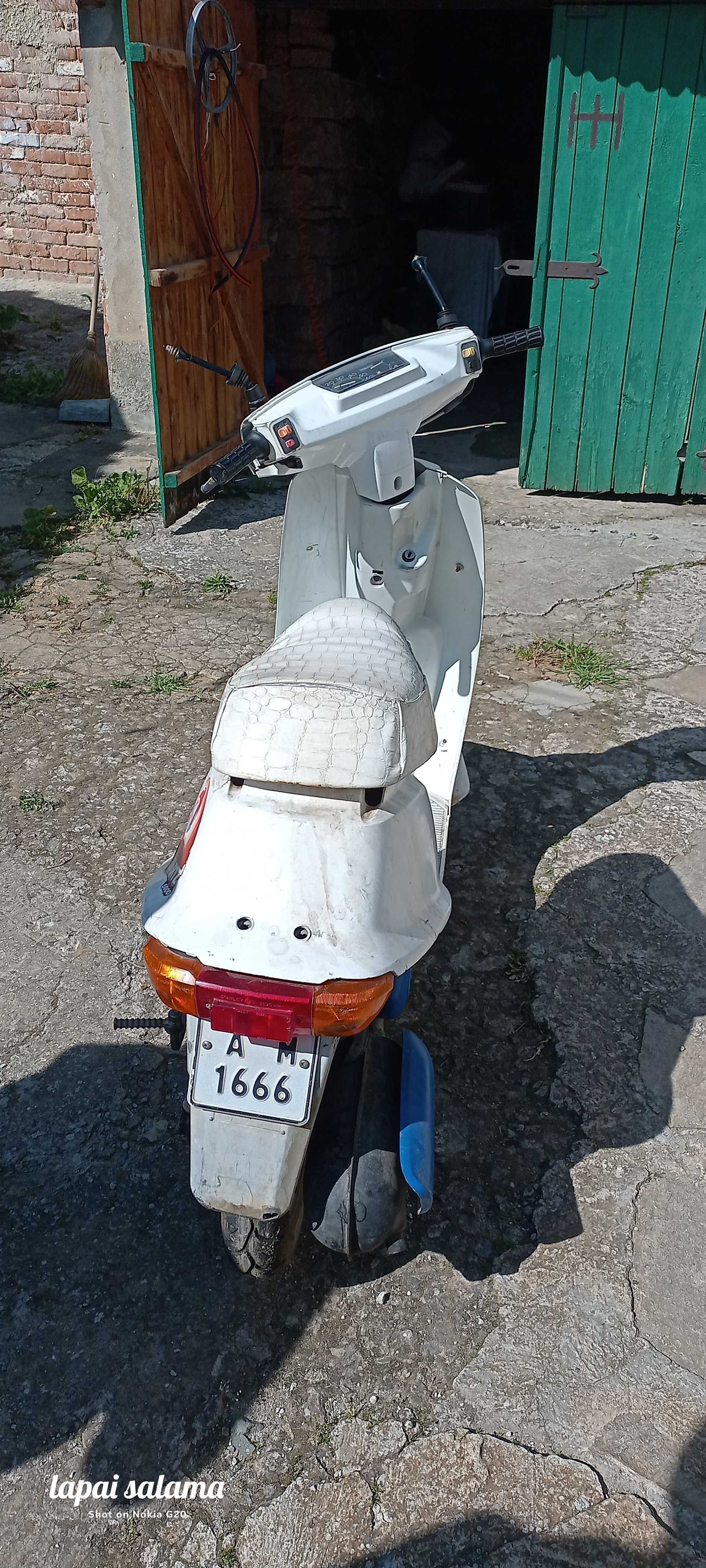 Скутер 50 .кубика Yamaha mint
