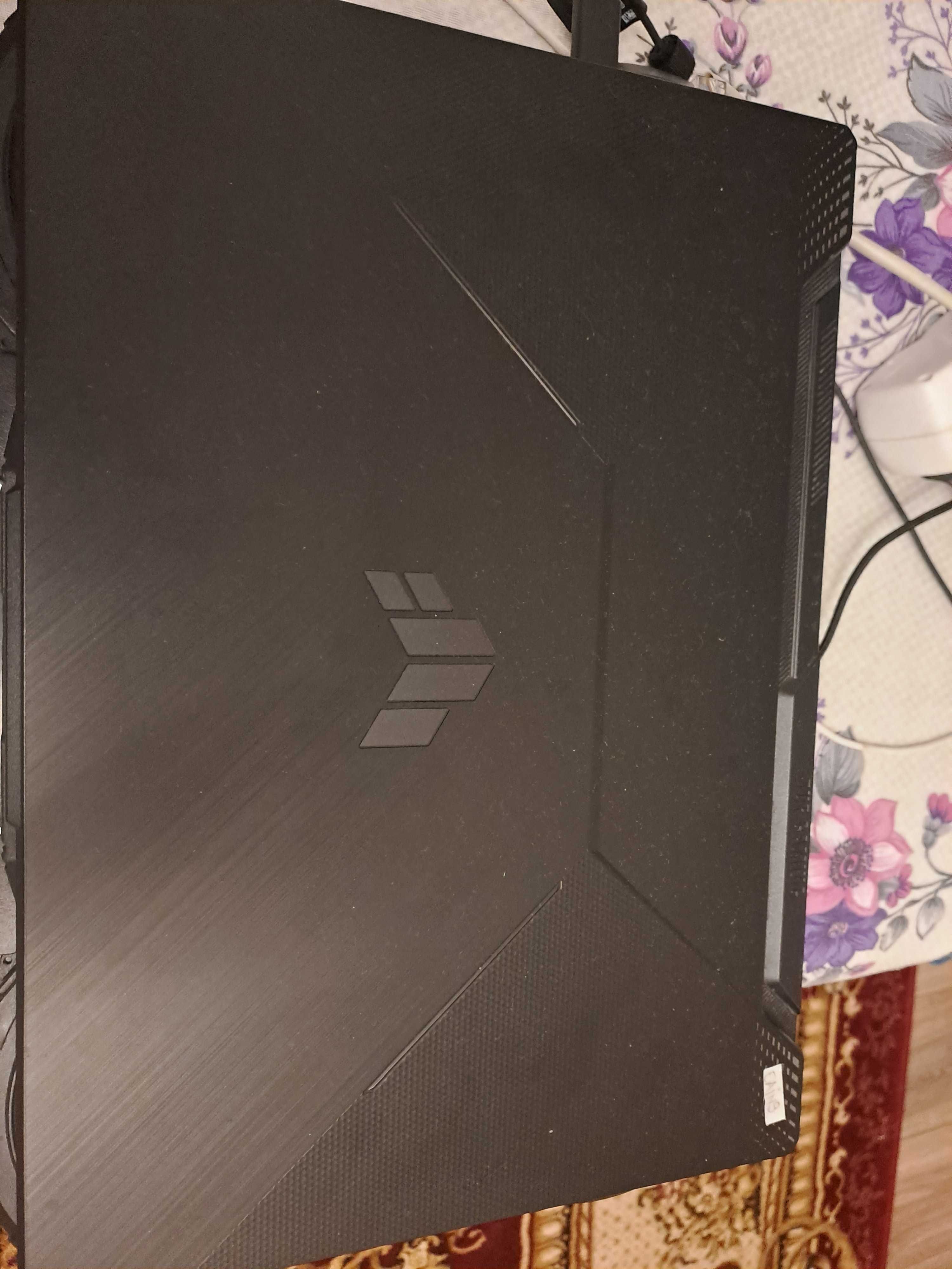 Laptop Gaming ASUS TUF F15 FX506HCB cu procesor Intel® Core™ i7