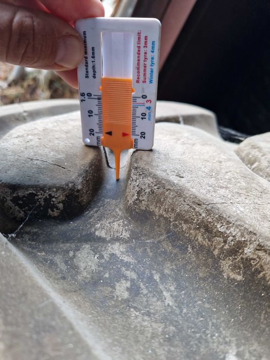 Anvelopa ozka 16.9-28 buldo excavator