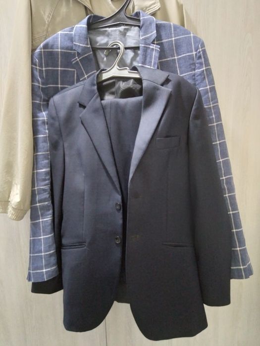 Продаю костюм подростковый и пиджак