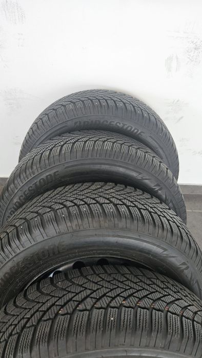 Anvelope/ cauciucuri de iarna Brigestone 215 65 16