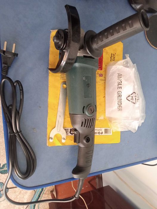 Продается болгарка BOSCH   диаметр 125мм