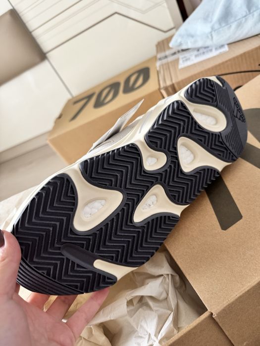 Yeezy Boost 700 Analog Barbati