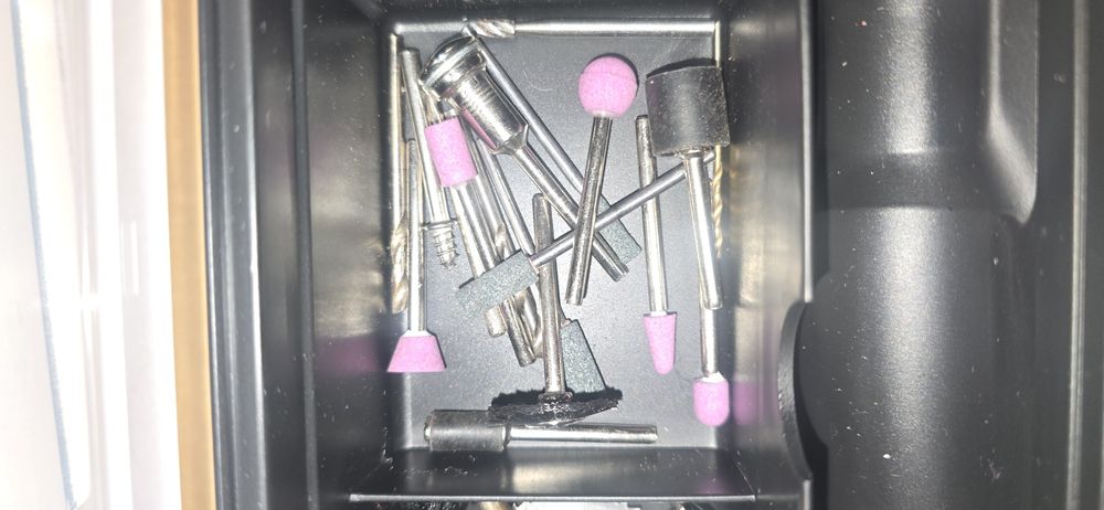 Mini freza cu accesorii si valiza