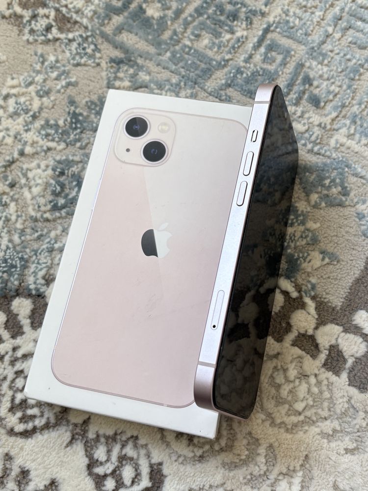 iPhone 13 розовый