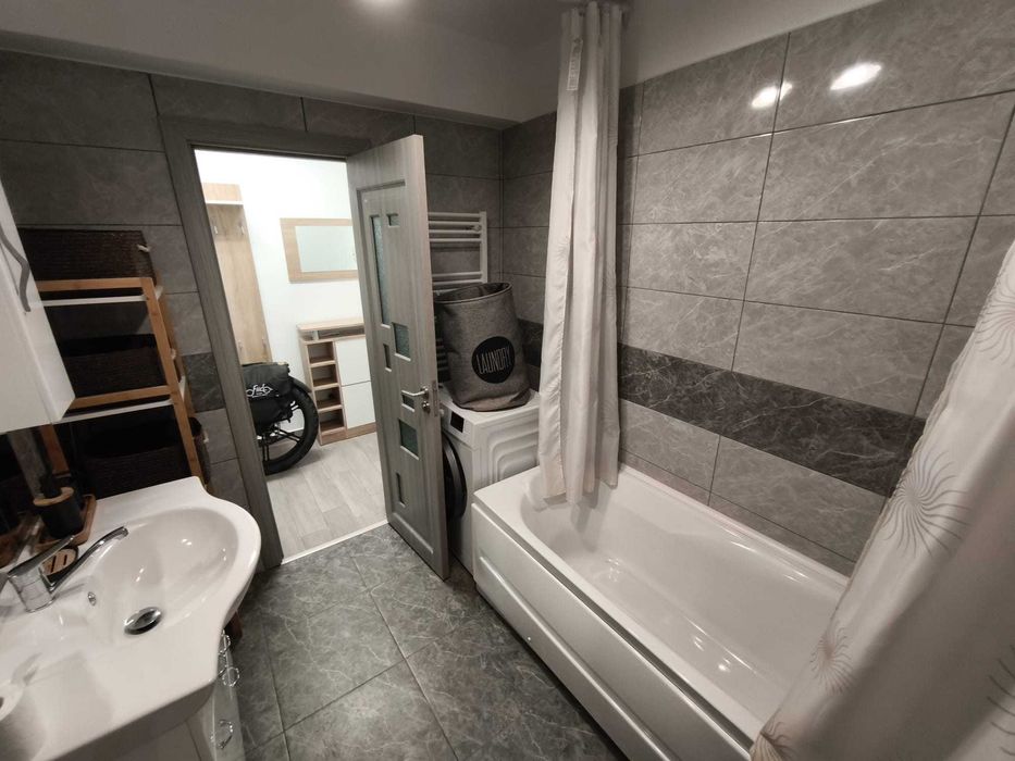 Inchiriez Apartament 42 mp2