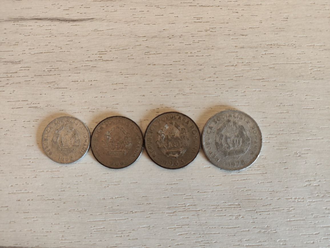 Lot de 4 monede de 25 de bani, 1 leu, 3 lei și 5lei, anii comunismului