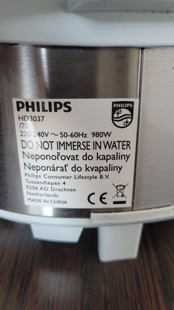Vând Philips Multicooker Model HD 3037