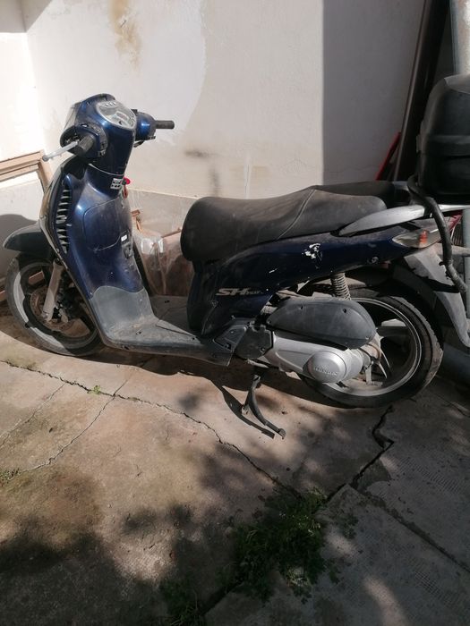 Honda SH150 albastra