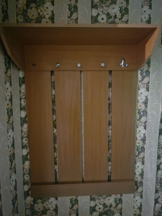 Отдам вешалка в прихожую