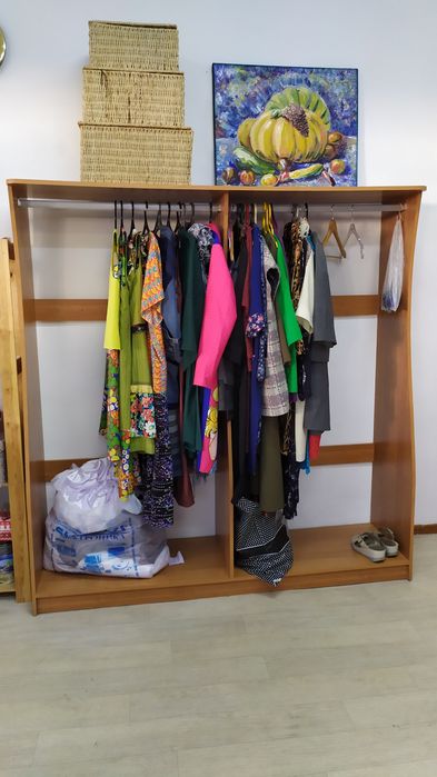 Вешалка шкаф отличная