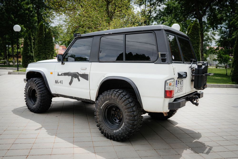 Nissan Patrol Y60 Accept unele variante + -