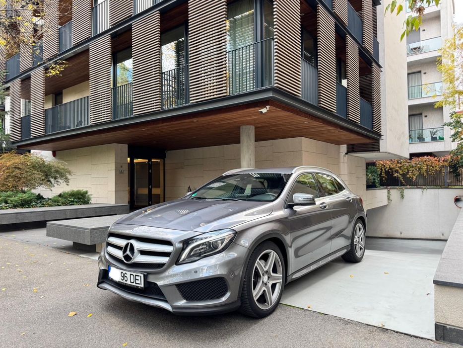 Mercedes-Benz GLA 220 D Pachet AMG