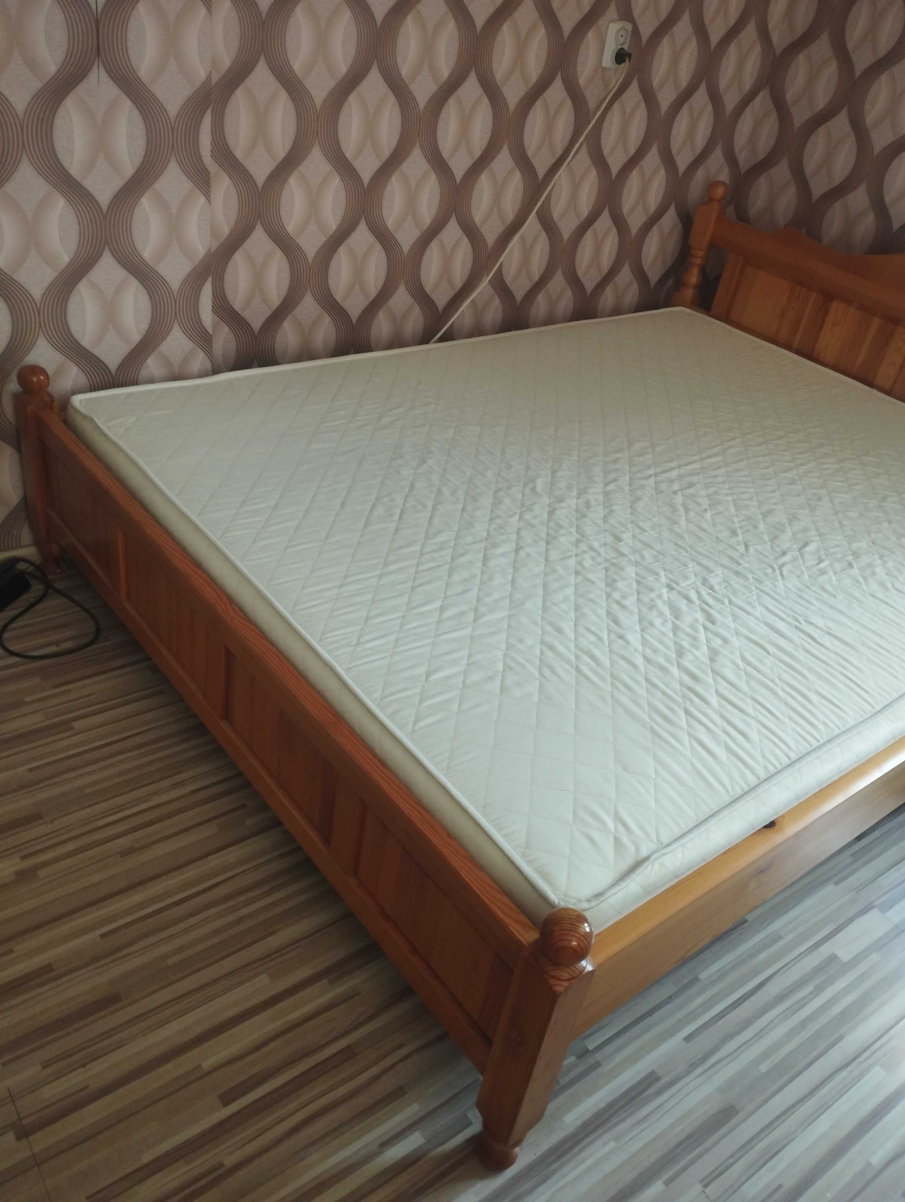 Продавам спальня с матрак