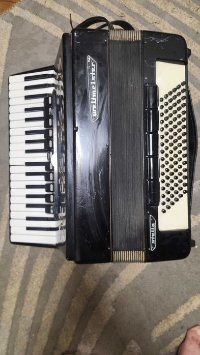 Акордеон Weltmeister strlla