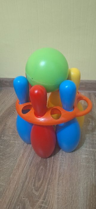 Детска игра с кегли