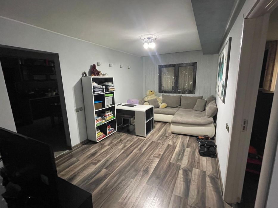 Ocazie!! Apartament 4 camere, 2 bai, boxa sub balcon!!