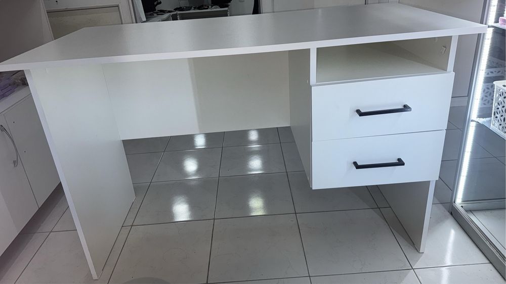 Продам стол белый письменный