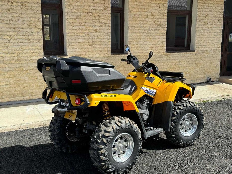 Vând Can-Am outlander Bombardier 800