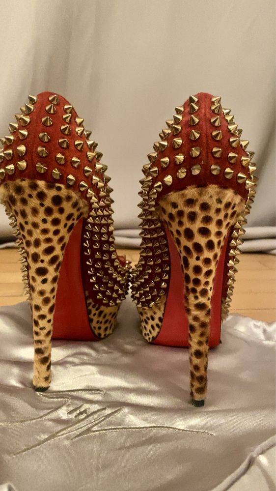 Vand Christian Louboutin