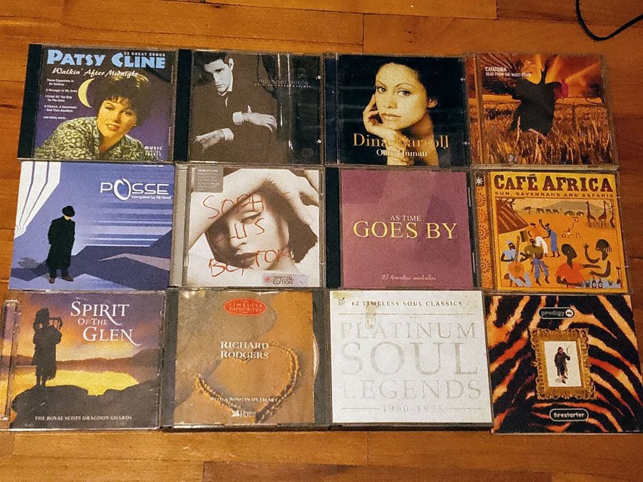 40 броя оригинални дискове (CD) с английска музика