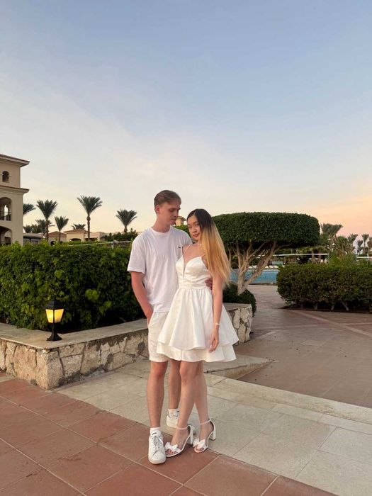 Красивое белое платье