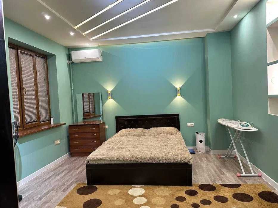 Срочно сдам кв 2/2/8 на Максим Горьком ор метро БИЙ 378*