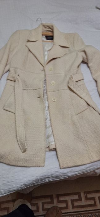 Palton cool la super preț În stare buna. Are nevoie de o curățare.