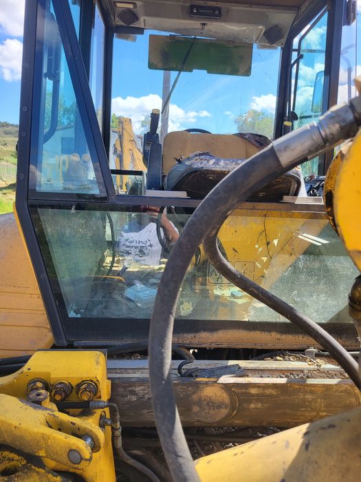 Dezmembrez buldoexcavator mf 965