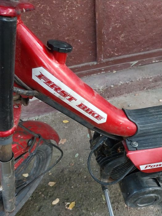 Moped cu pedale foarte bun
