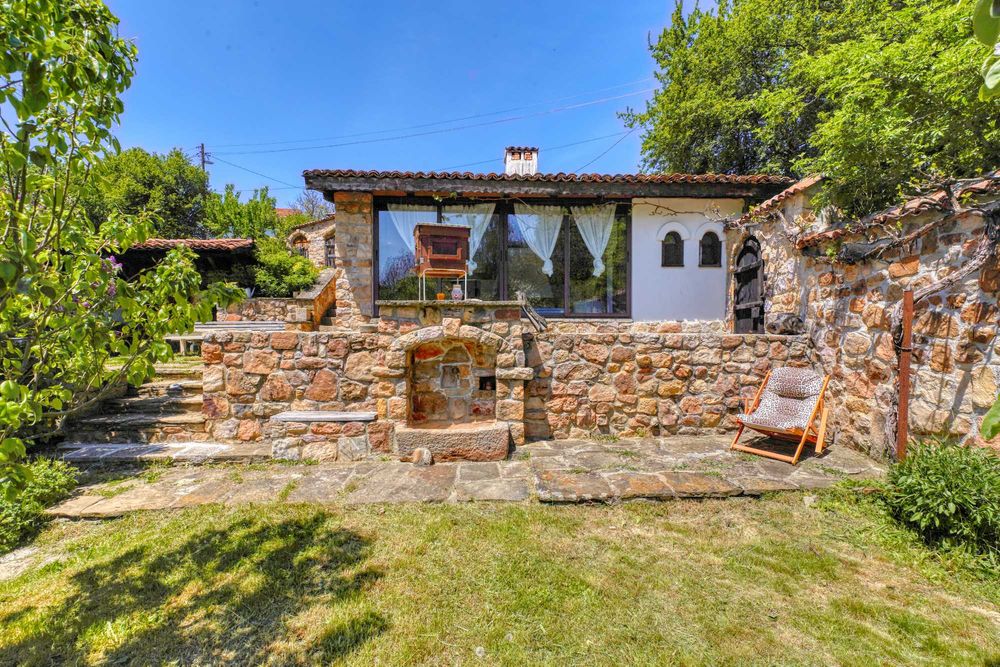 Продава хубав имот на 35 км. от София в с. Макоцево