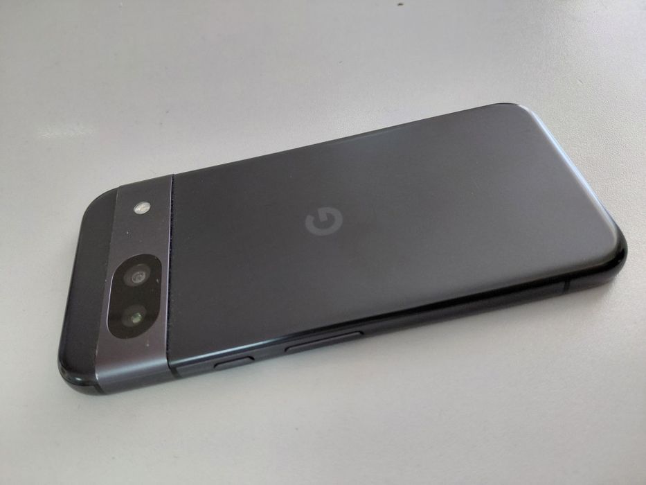 Pixel 8a с коробкой