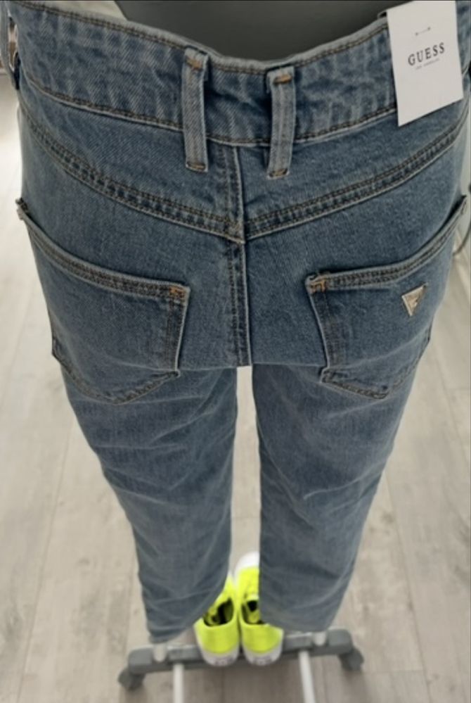 Намалени! Дамски дънки Guess