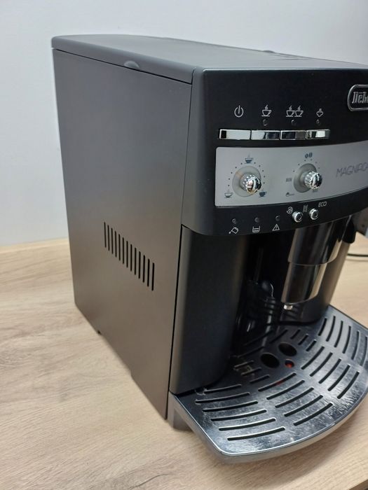 Продавам кафемашина DeLonghi Magnifica ESAM3200