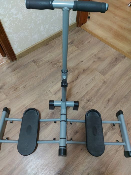 Тренажёр для мышц бедер и ног