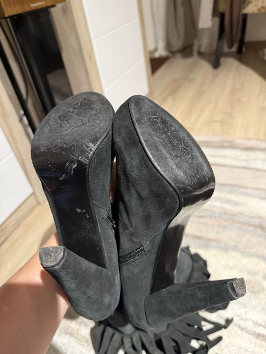 Продавам дамски ботуши