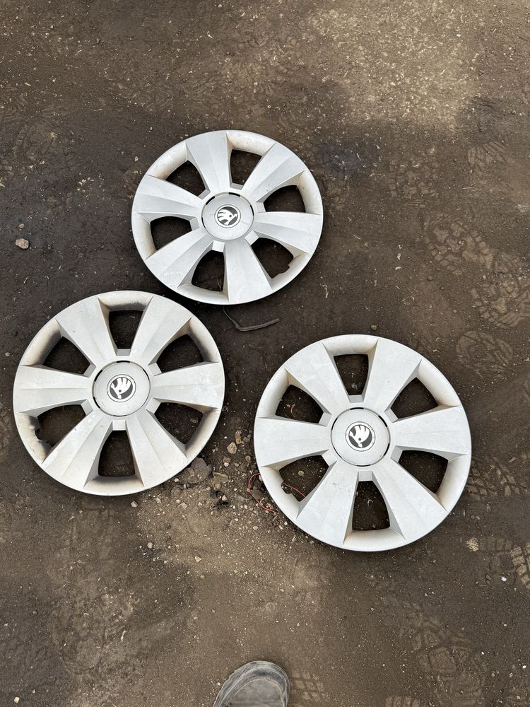 Оригинални тасове Skoda 15'' 6v0601147 c налични 3 броя на бройка