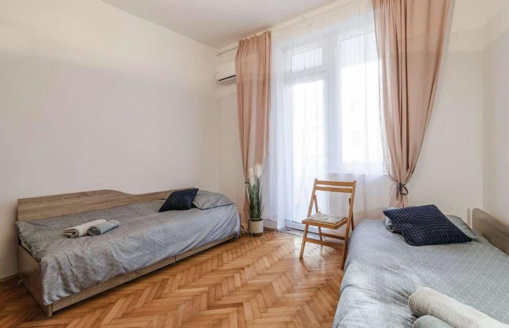 Дава се под наем Четиристаен апартамент в Варна, Център - 100 кв.м за 750 € - Снимка #9