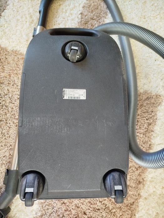Прахосмукачка Miele c3