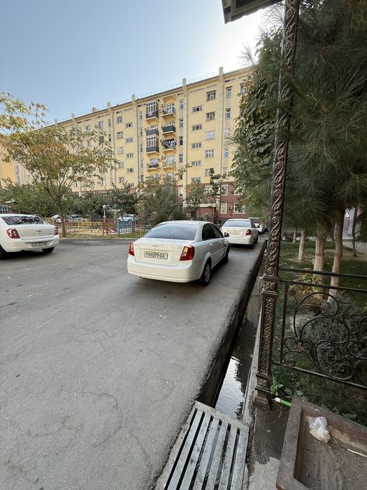 Срочна квартира сотилади сергели 6 А навастройка метро 2 чи бекат