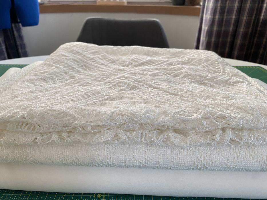 Платове за булчинска рокля