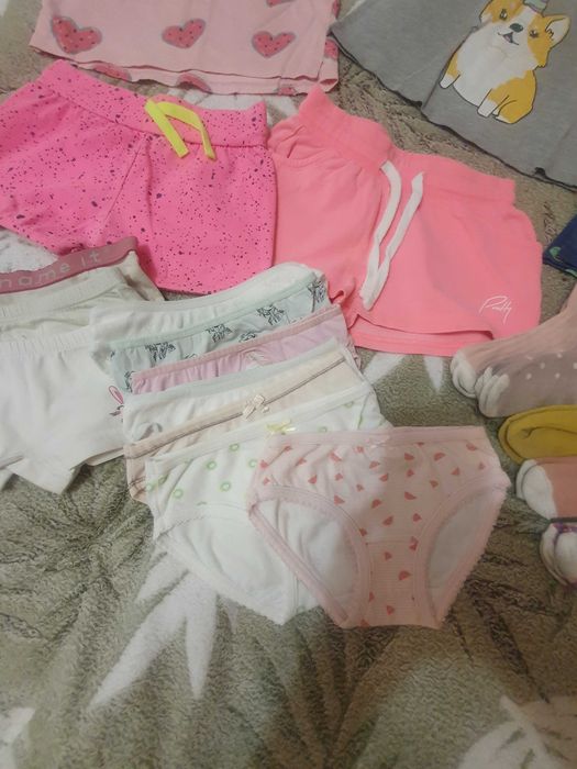 Пакет одежды на девочку 2-3 года , трусики, боди,платья