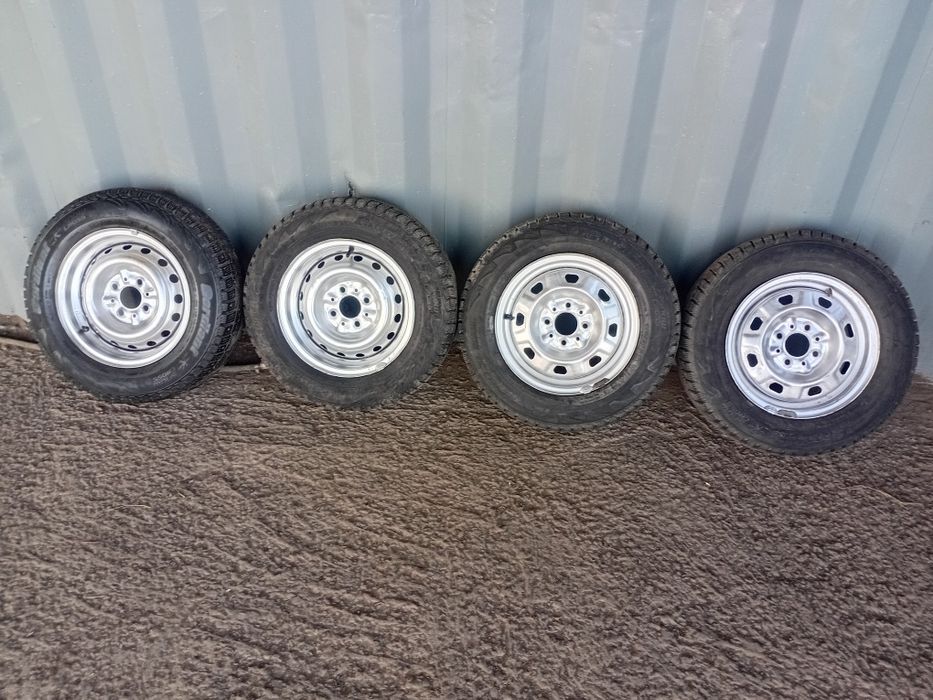 Продам Комплект на зимней резине размер 175/70/13